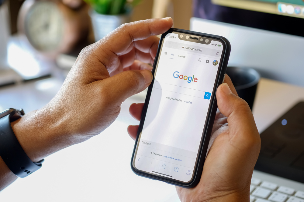 Google Makes Site Names More Prominent in Mobile Search Results